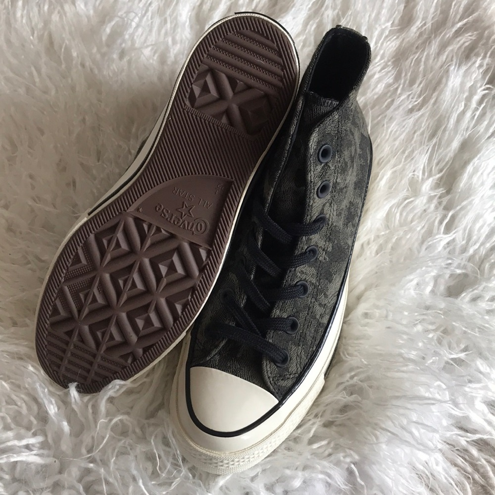 NWT Converse camo hi Tops - Picture 7 of 7